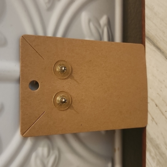 💍3 for $15 - Silvertone Flower Shaped Earrings with Center  Diamond Simulants - Picture 3 of 3